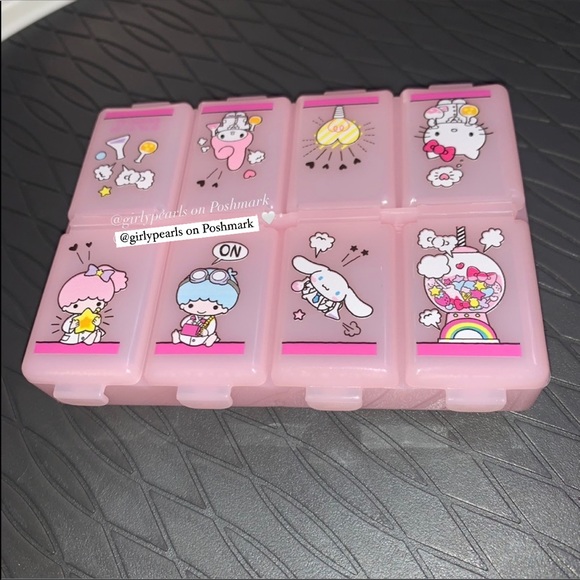 Hello Kitty Pill Case or Jewelry Organizer with 8 “Pockets” Sanrio NEW - Picture 7 of 8